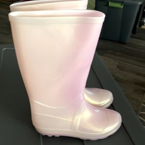 Kids pink rain boots NEW.
